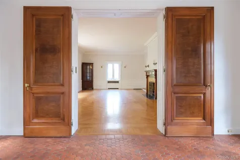 10 Ridge Place Pelham NY 10803