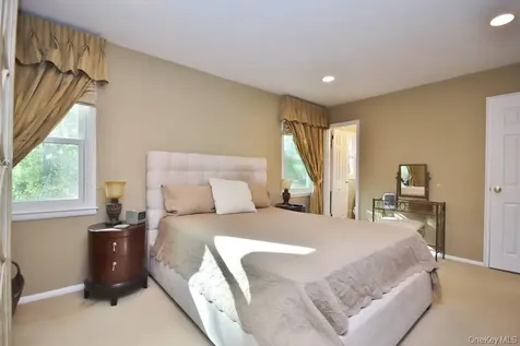 74 Hungerford Road Briarcliff Manor NY 10510