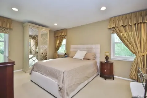 74 Hungerford Road Briarcliff Manor NY 10510