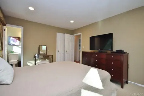 74 Hungerford Road Briarcliff Manor NY 10510