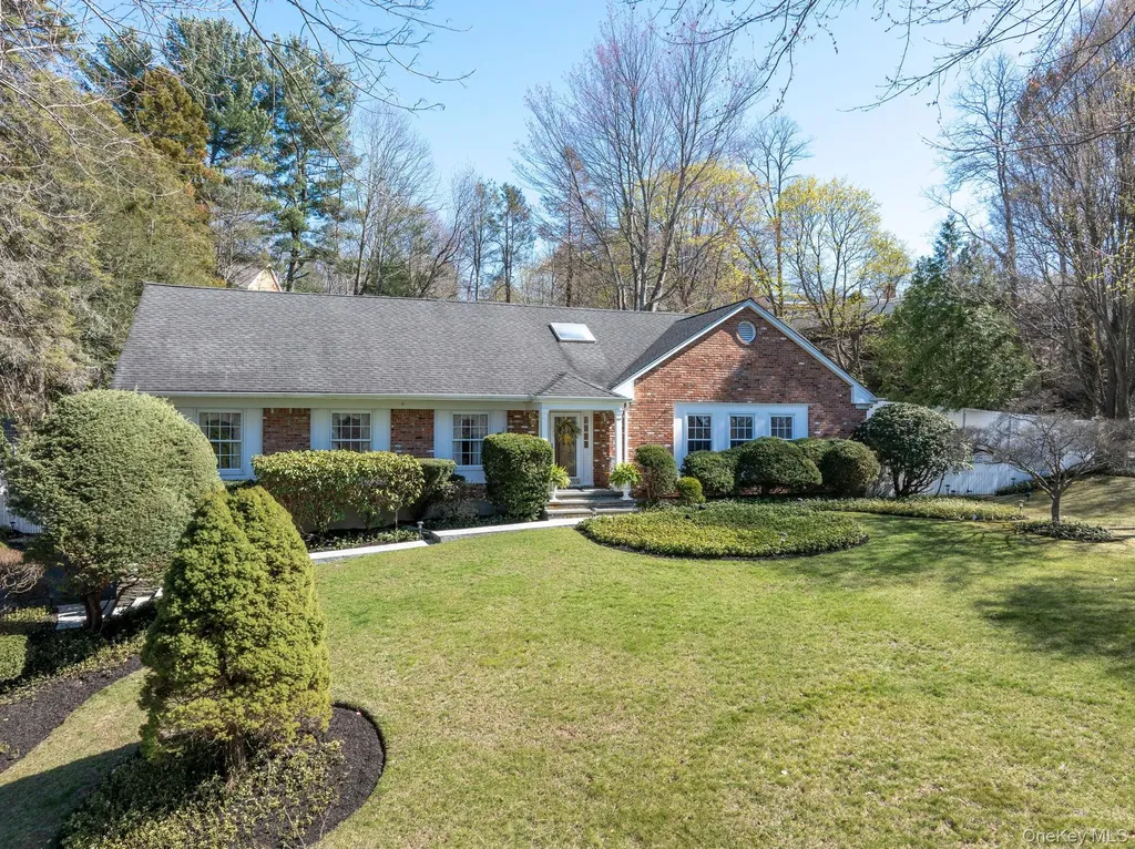 32 Fairway Place Cold Spring Harbor NY 11724