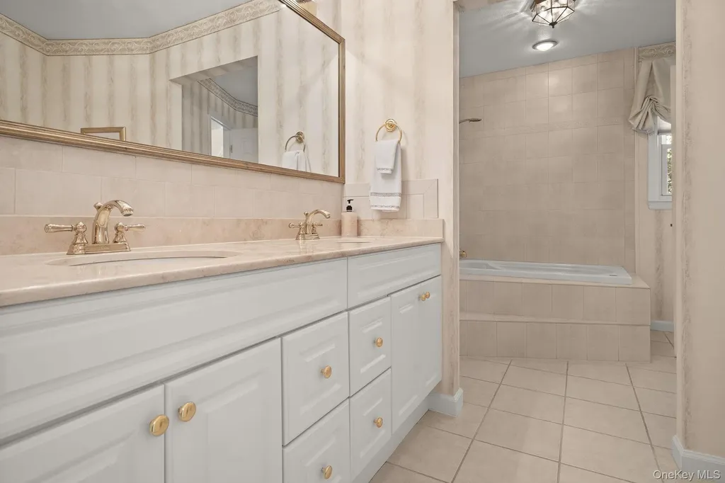 32 Fairway Place Cold Spring Harbor NY 11724