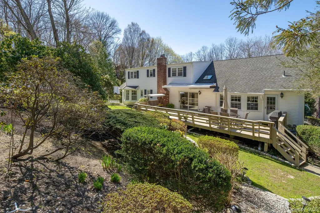 32 Fairway Place Cold Spring Harbor NY 11724