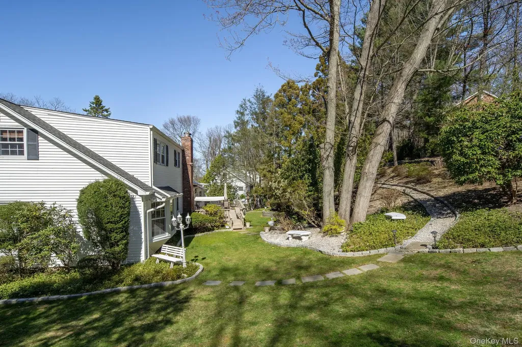 32 Fairway Place Cold Spring Harbor NY 11724
