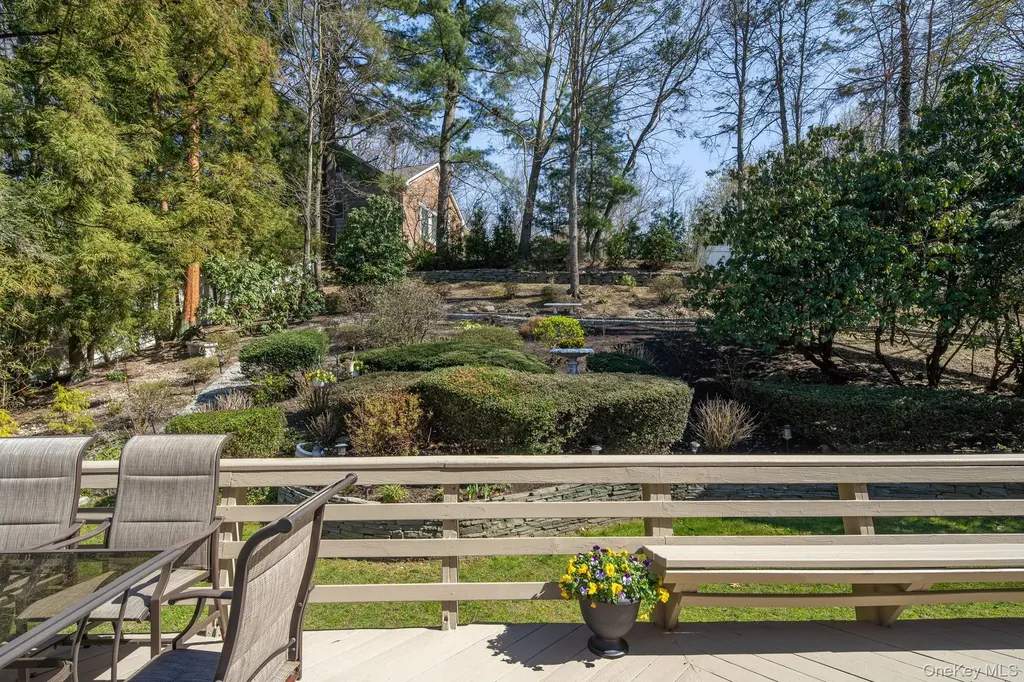 32 Fairway Place Cold Spring Harbor NY 11724