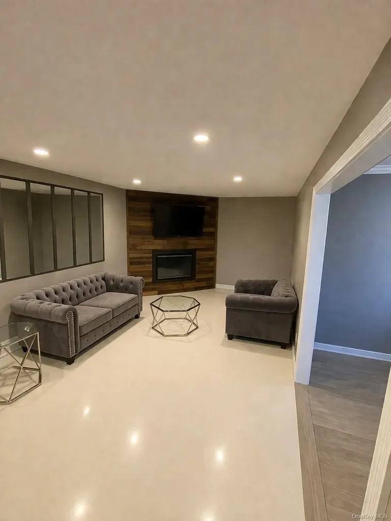 21 Kevin Road Commack NY 11725