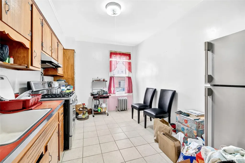 759 E 221st Street Bronx NY 10467