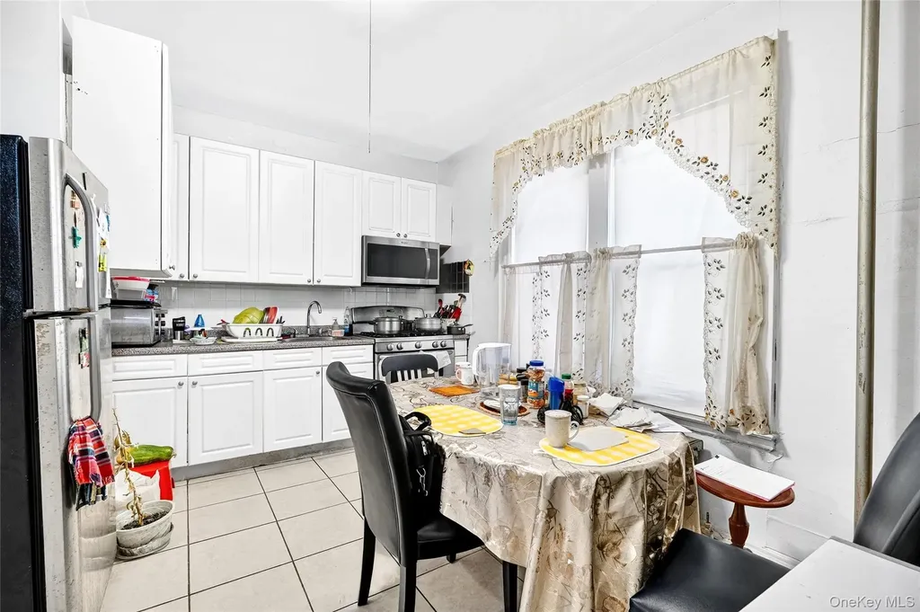 759 E 221st Street Bronx NY 10467