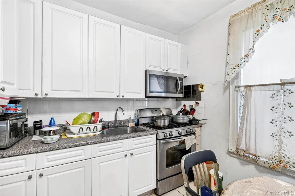 759 E 221st Street Bronx NY 10467