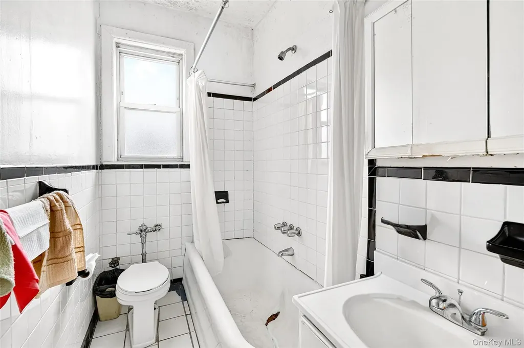 759 E 221st Street Bronx NY 10467
