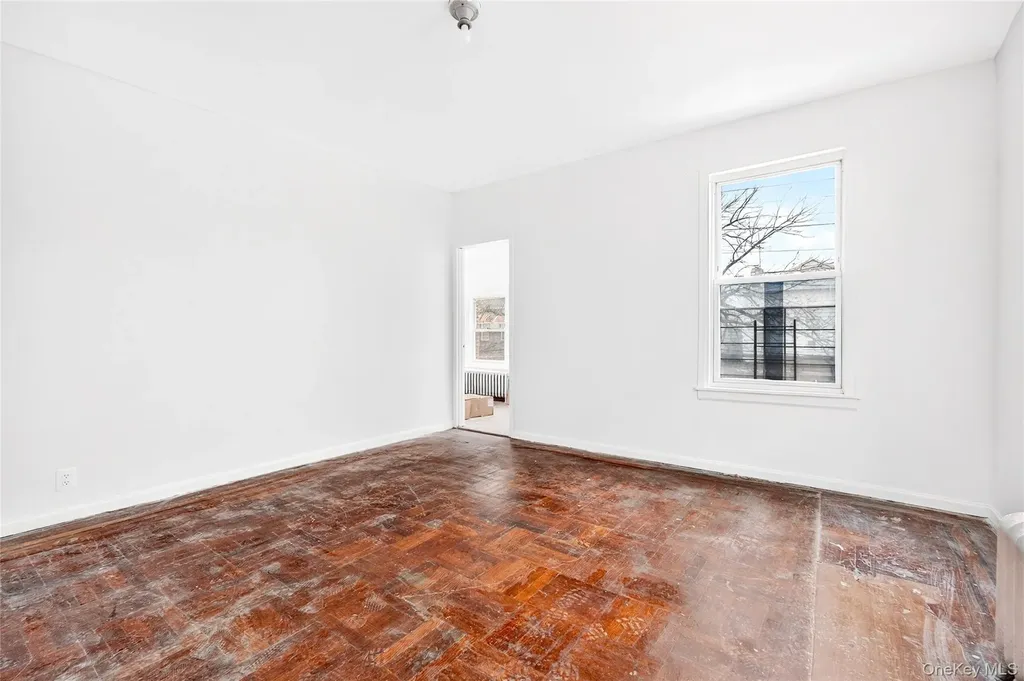 759 E 221st Street Bronx NY 10467