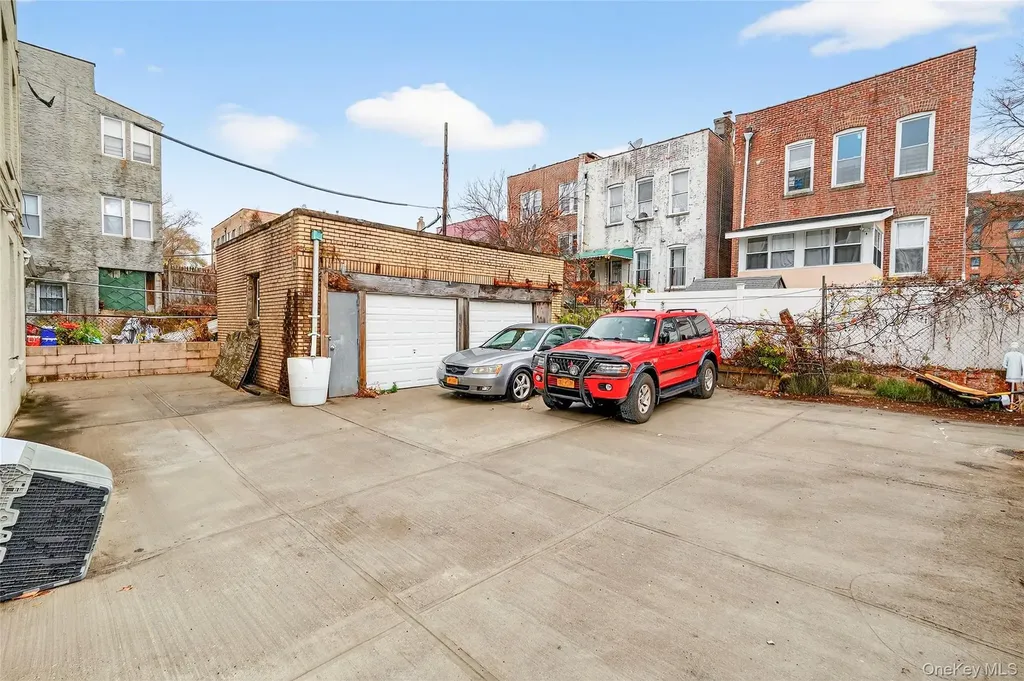 759 E 221st Street Bronx NY 10467