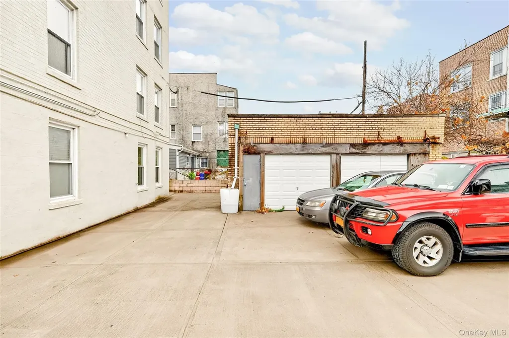 759 E 221st Street Bronx NY 10467