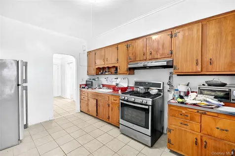 759 E 221st Street Bronx NY 10467