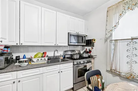 759 E 221st Street Bronx NY 10467