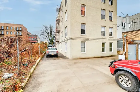 759 E 221st Street Bronx NY 10467