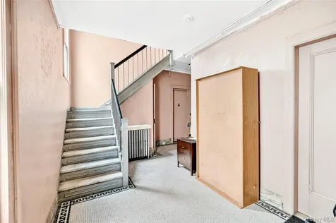 759 E 221st Street Bronx NY 10467