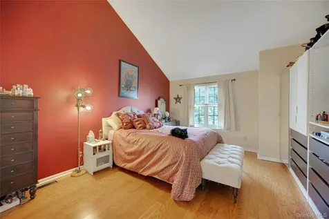 1102 Pondside Drive White Plains NY 10607