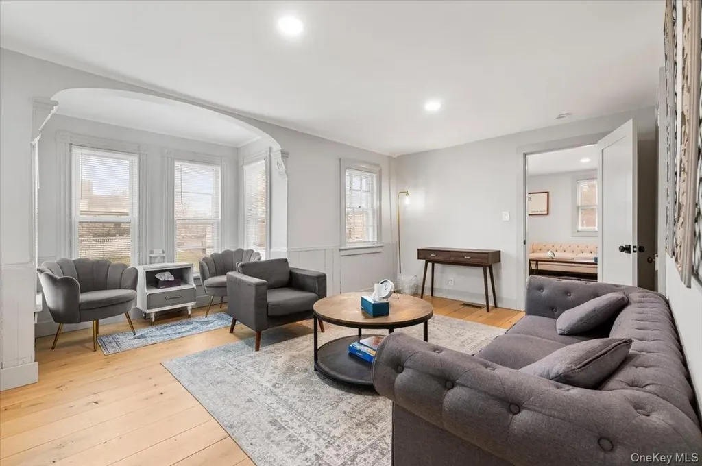 64 Broadway Amityville NY 11701