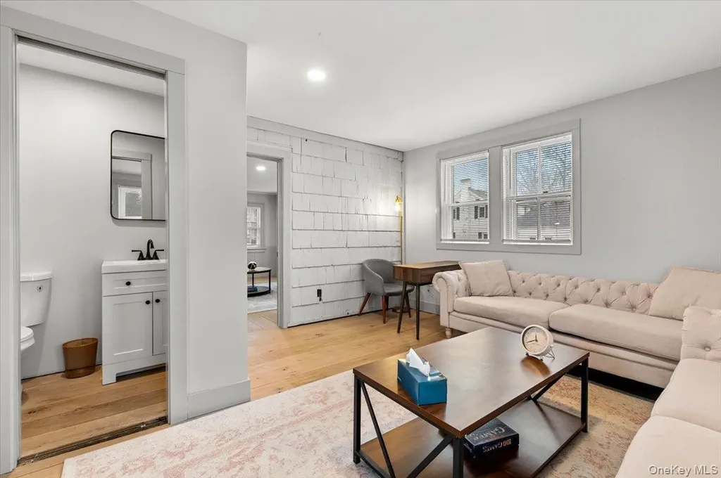 64 Broadway Amityville NY 11701