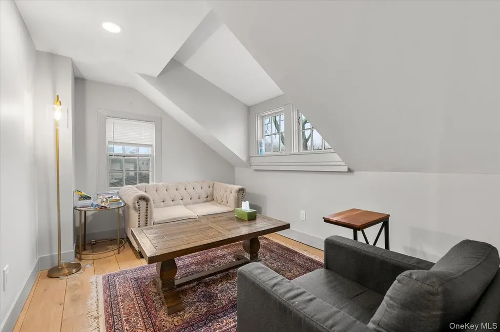 64 Broadway Amityville NY 11701