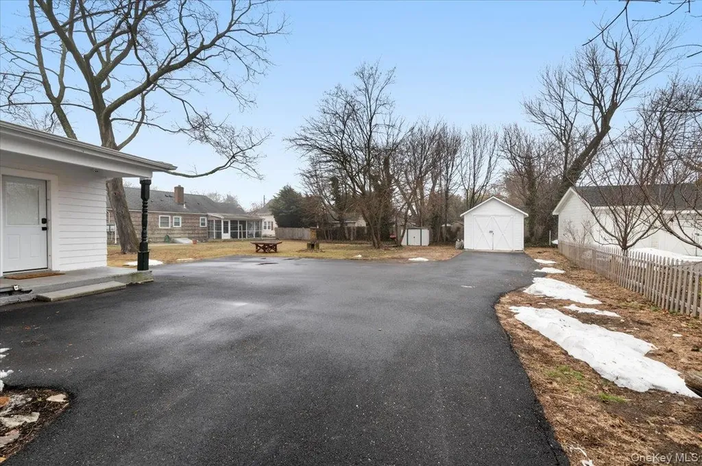 64 Broadway Amityville NY 11701