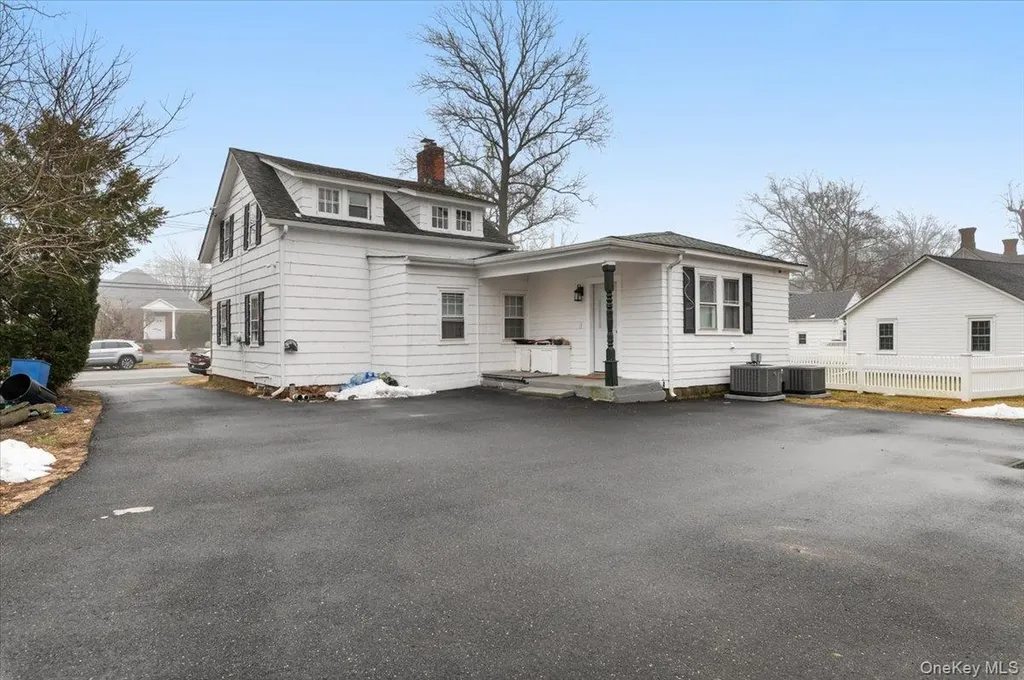 64 Broadway Amityville NY 11701