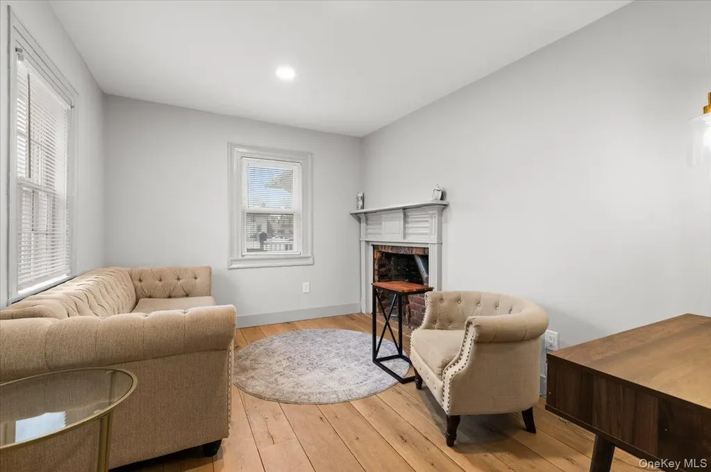 64 Broadway Amityville NY 11701