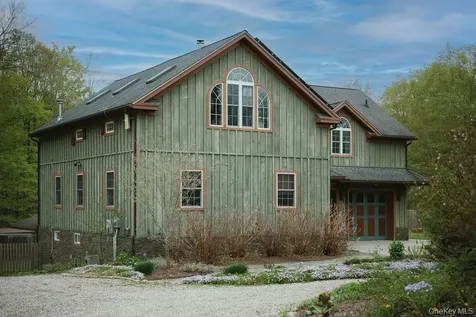 92 Fiddlers Bridge Road Staatsburg NY 12580