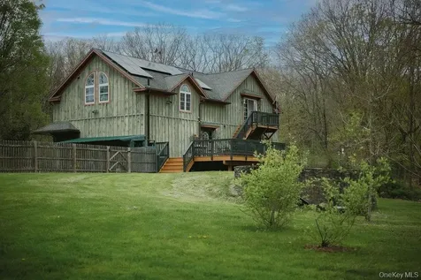 92 Fiddlers Bridge Road Staatsburg NY 12580