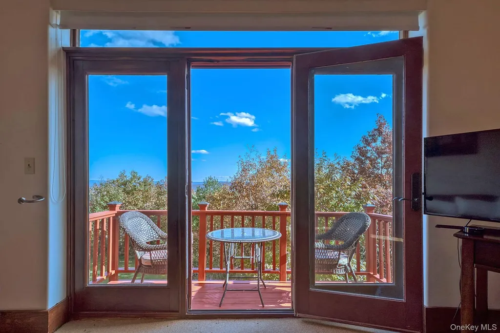 21 Ori's View Drive Saugerties NY 12477
