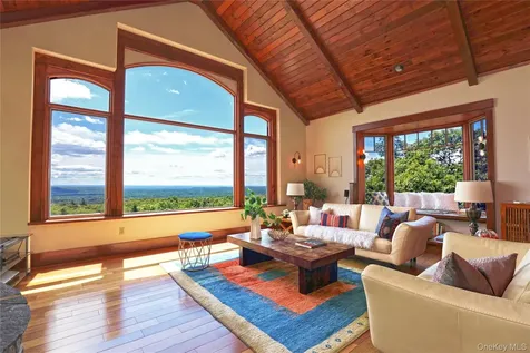 21 Ori's View Drive Saugerties NY 12477