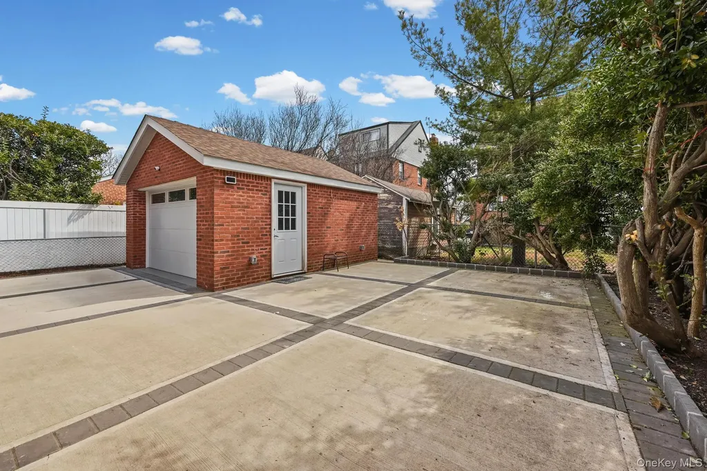 6 Dubonnet Road Valley Stream NY 11581