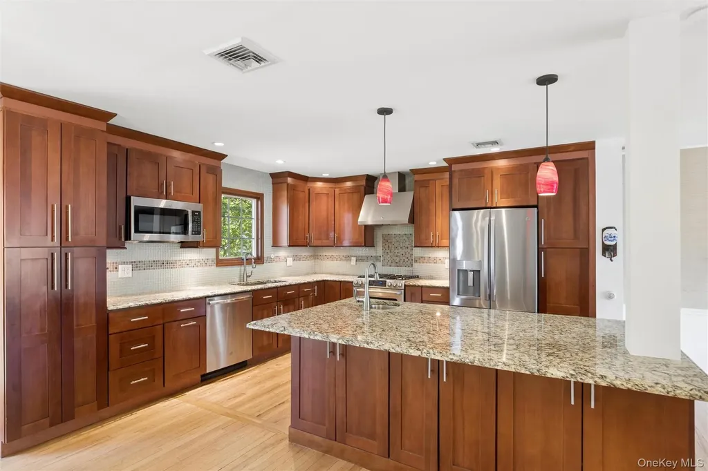 22 Baylis Place Syosset NY 11791