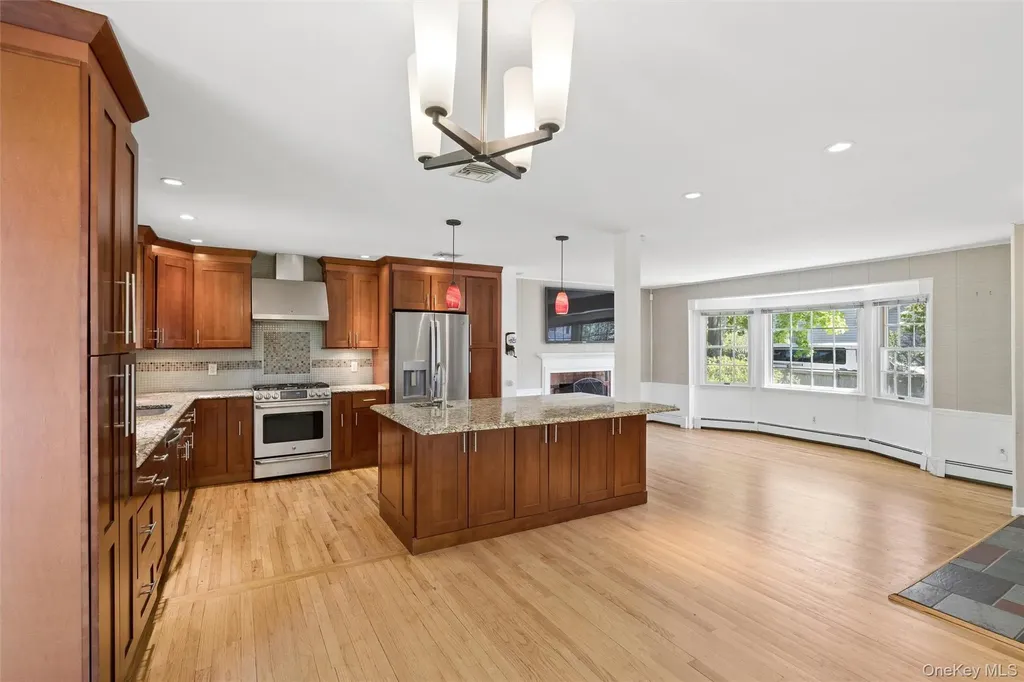 22 Baylis Place Syosset NY 11791