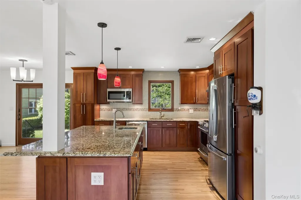 22 Baylis Place Syosset NY 11791
