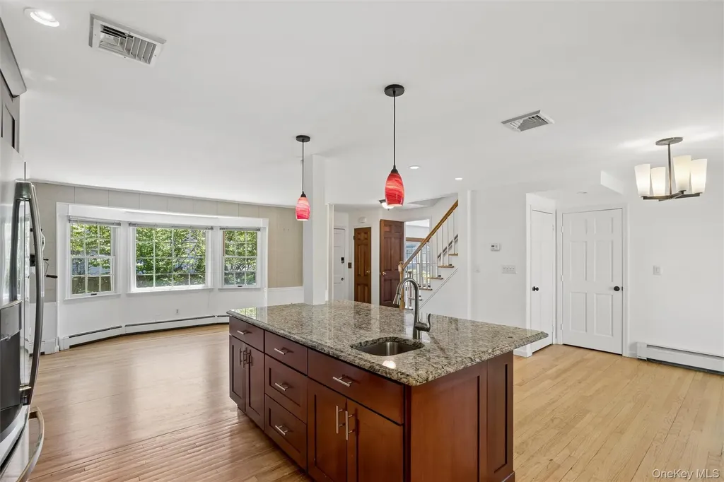 22 Baylis Place Syosset NY 11791