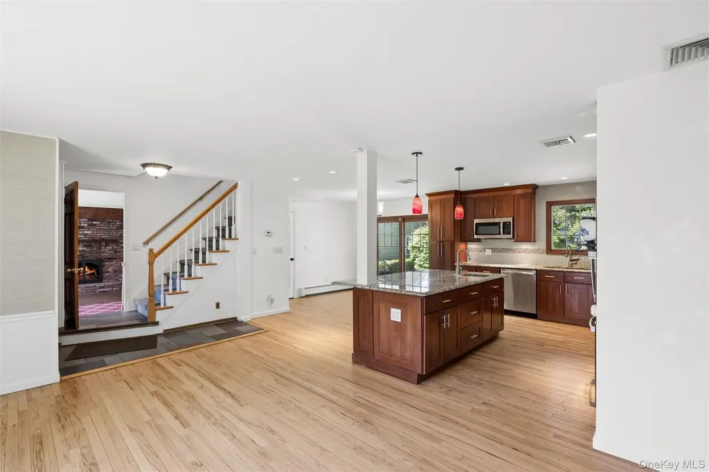 22 Baylis Place Syosset NY 11791