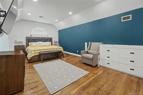 12 Chauncey Place Woodbury NY 11797