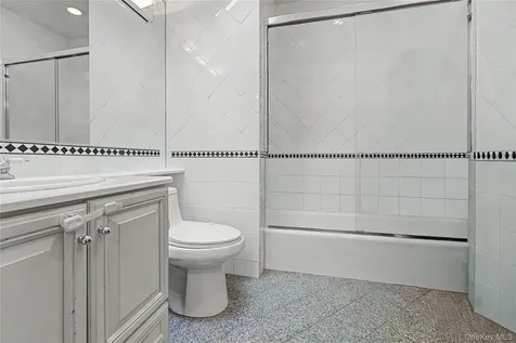 12 Chauncey Place Woodbury NY 11797