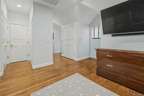 12 Chauncey Place Woodbury NY 11797