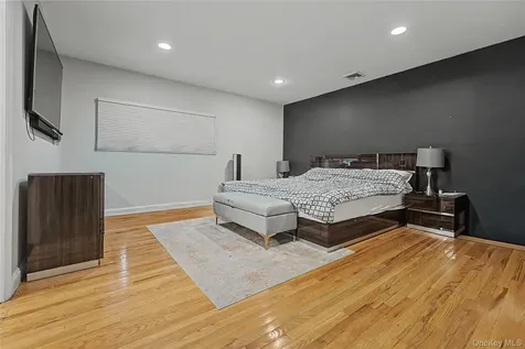 12 Chauncey Place Woodbury NY 11797