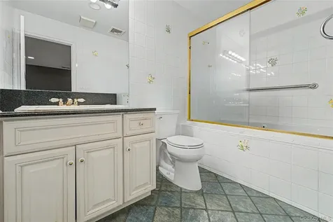 12 Chauncey Place Woodbury NY 11797