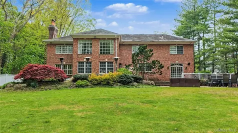 12 Chauncey Place Woodbury NY 11797