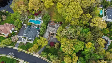 12 Chauncey Place Woodbury NY 11797