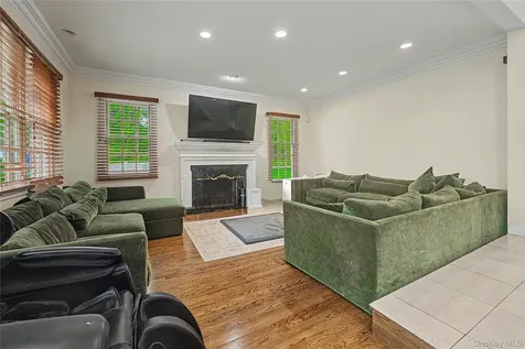 12 Chauncey Place Woodbury NY 11797