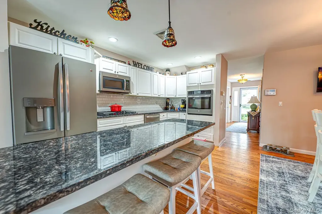 15 S Country Common West Islip NY 11795