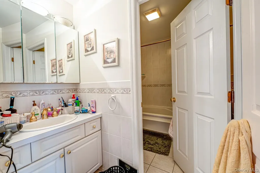 15 S Country Common West Islip NY 11795