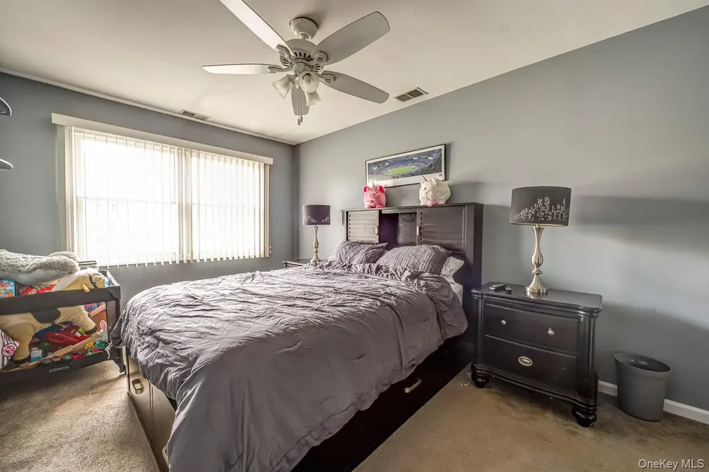 15 S Country Common West Islip NY 11795