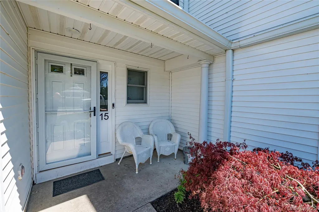 15 S Country Common West Islip NY 11795
